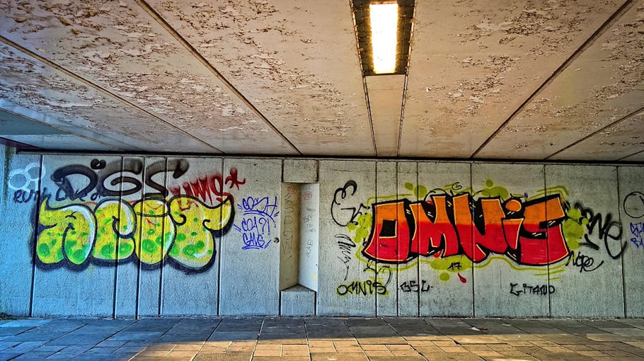 Vandalismus in Zwickau: Enforcement-Trailer besprüht