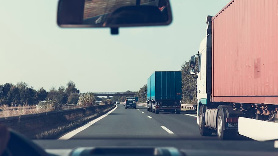 Durchsetzung des Feiertagsfahrverbots für Lkw