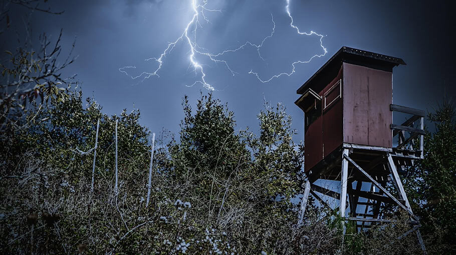 Zerstörung von Hochsitzen im Weißiger Wald