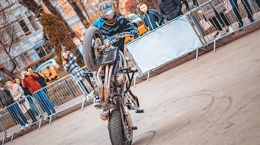 Motorradfahrer verletzt sich bei Unfall auf der Poisentalstraße