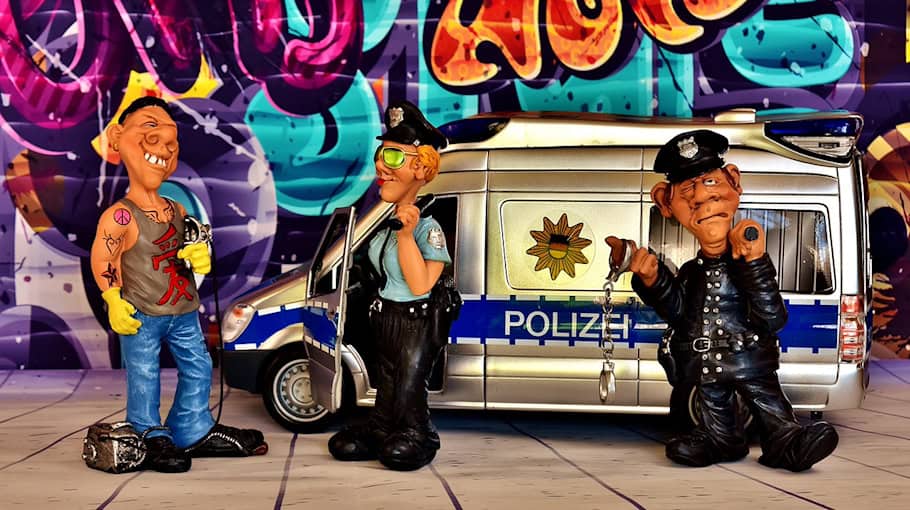 Politisch motivierte Sachbeschädigung eines Mercedes in Leipzig