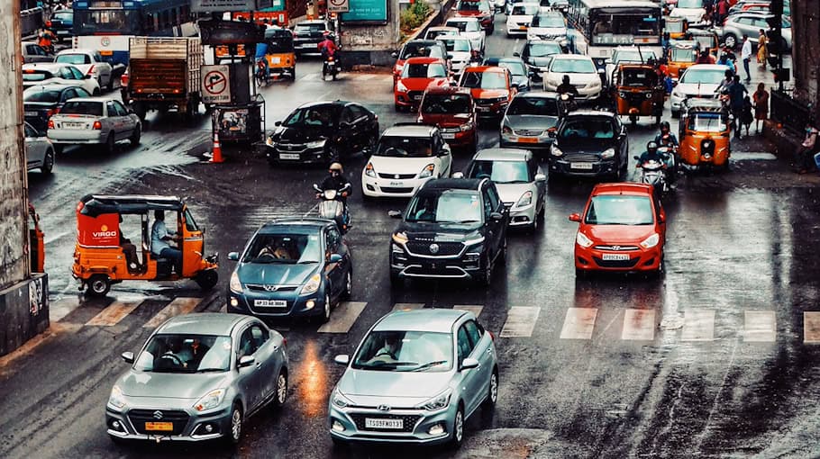 Kontrolle von Sattelzügen durch die Autobahnpolizei