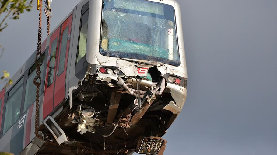 Traktorunfall führt zu Silageverteilung auf Fahrbahn
