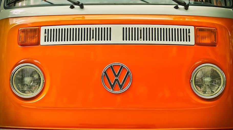 VW Scirocco mit Kratzer Beschädigt