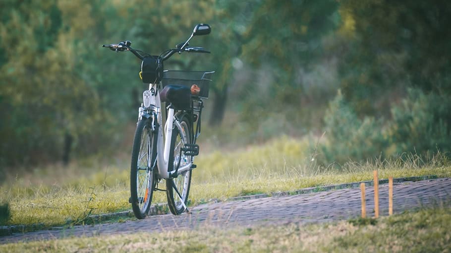 E-Bike-Fahrerin stürzt in Klein Partwitz