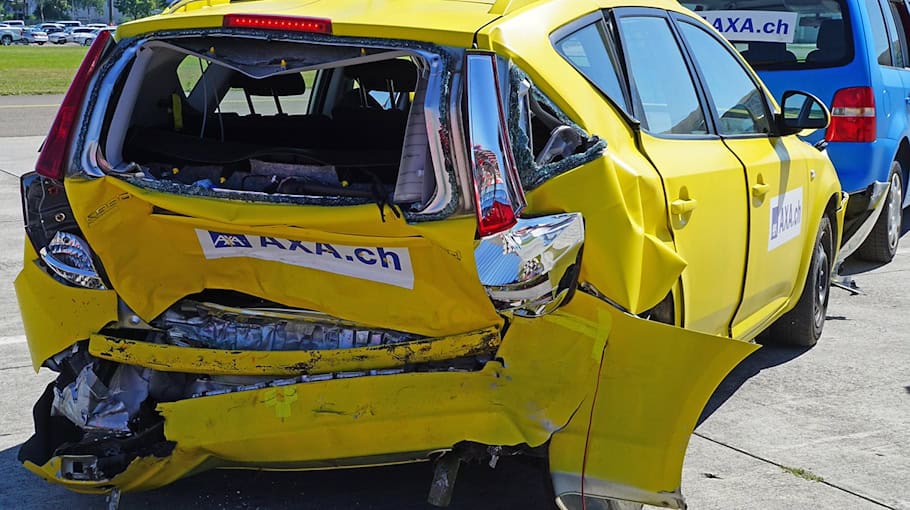 Auffahrunfall zwischen Opel Mokka und Skoda Karoq