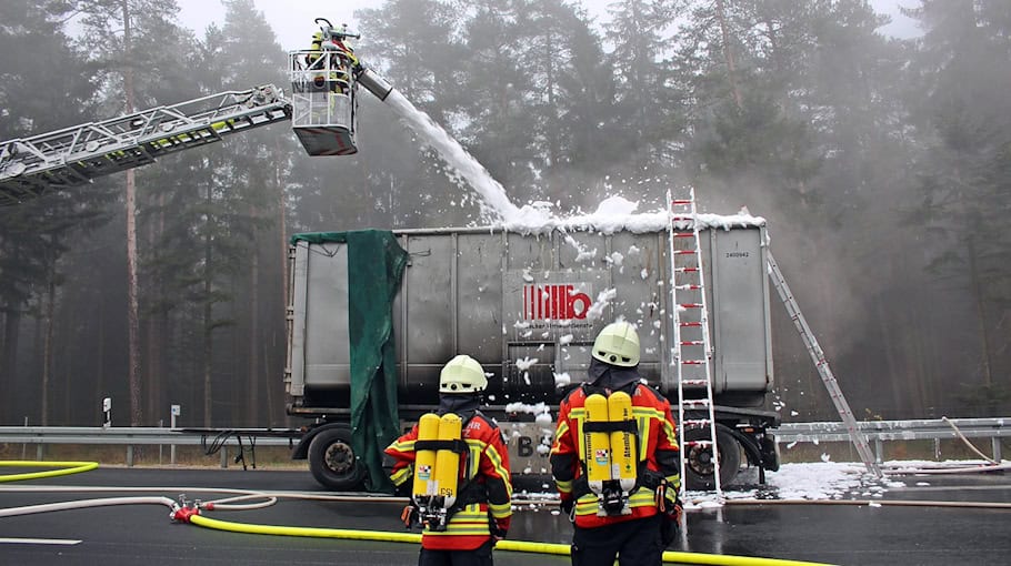 Lkw-Panne auf A4 führt zu Flächenbrand bei Nieder Seifersdorf