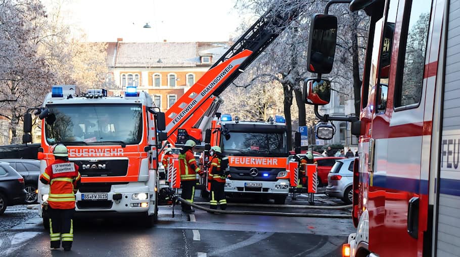 Pkw Brand in Grimma: VW Golf in Flammen