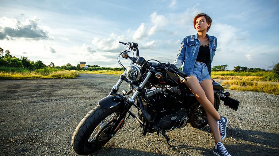 Diebstahl eines Suzuki Motorrads im Parkhaus