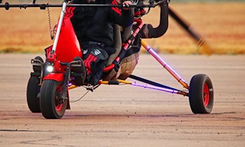 Ultraleichtflugzeug Notlandung auf Rapsfeld in Neupurschwitz