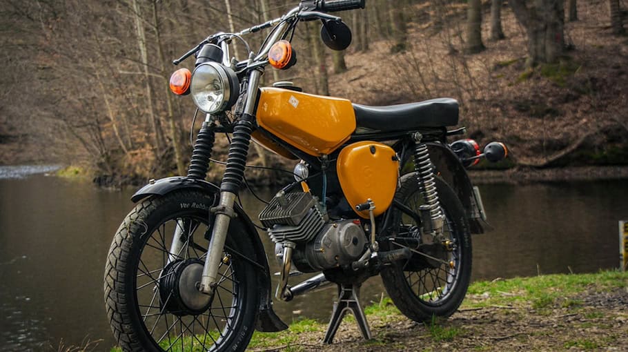 Schwerer Unfall einer Moped-Fahrerin in Lawalde
