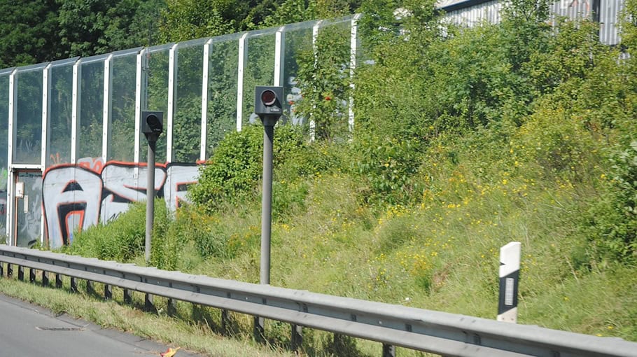 Geschwindigkeitskontrolle vor Grundschule in Weigsdorf-Köblitz