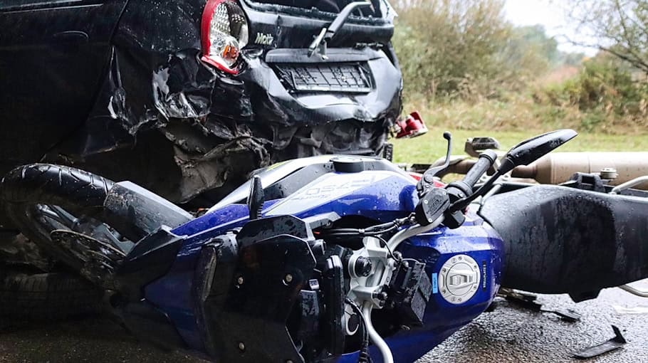 Alkoholisierter Motorradfahrer verunfallt auf der Straße Zur Pappel