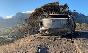 Brand eines Audi A6 auf Parkplatz