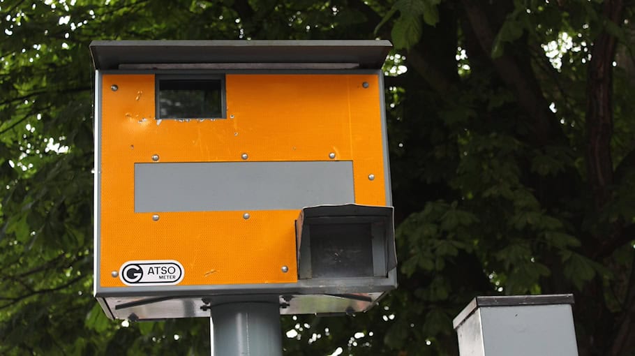Polizei kontrolliert Geschwindigkeit auf Dresdener Straße