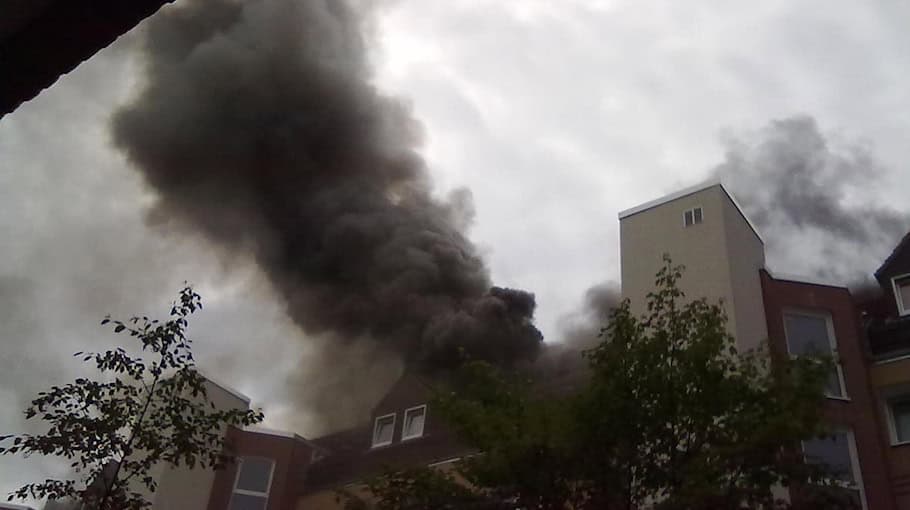 Schwelbrand durch Kosmetikspiegel an der Hubertusstraße