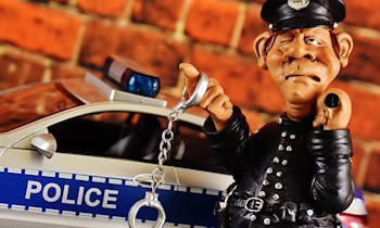 Polizeikontrolle auf Parkplatz Rödertal: Festnahme und Geldstrafe