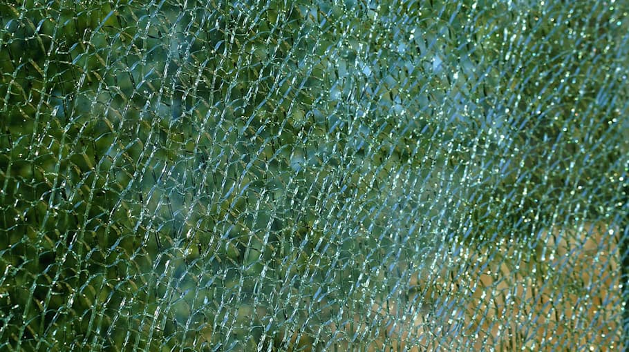 Vandalismus an Nissan Micra auf der Heinrich-Heine-Straße