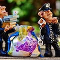 Polizeieinsatz nach Steinwürfen am Supermarkt in Glauchau