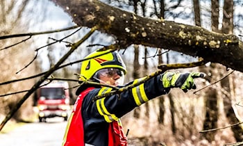 Brand im Mehrfamilienhaus durch Unrat im Keller