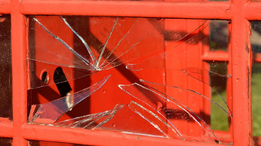Vandalismus an Straßenbahnhaltestelle in Plauen gemeldet