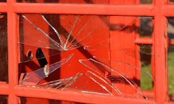 Vandalismus an Straßenbahnhaltestelle in Plauen gemeldet