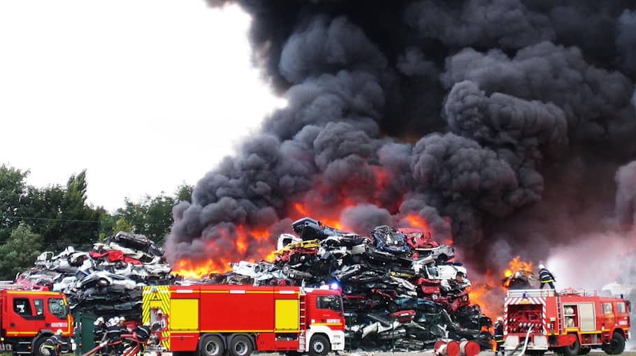 Feuerwehr löscht Brand in Auerbachs Friedrich-Ebert-Straße