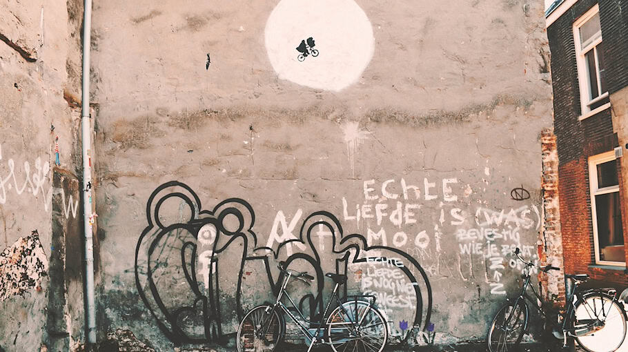 Verbotenes Symbol am Fahrradparcours gesprüht
