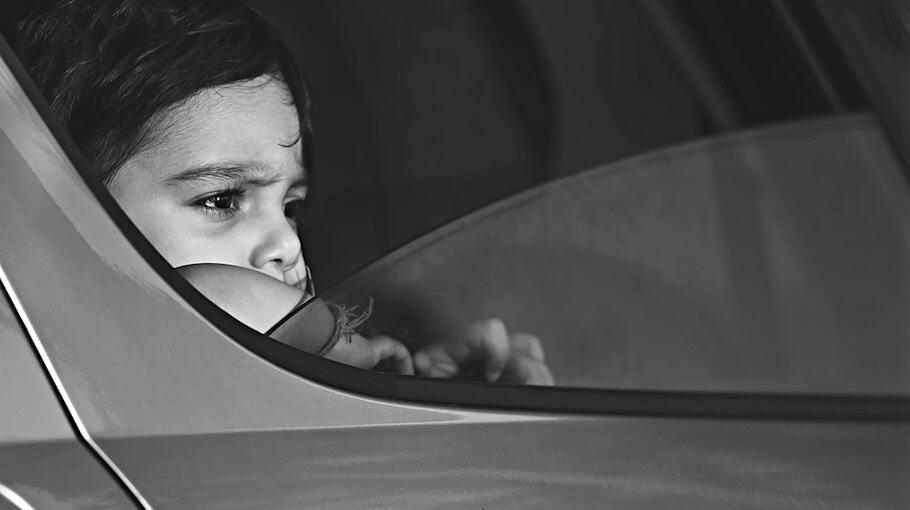 Vandalismus an Renault Clio in Zittau – Fahrertür beschädigt