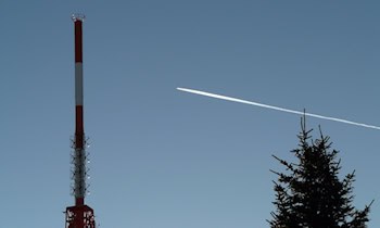 Jugendliche klettern auf Funkmast am Windberg