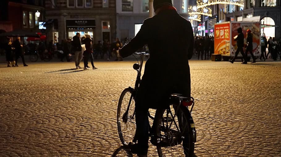 Fahrradfahrer auf Hauptstraße bei Unfall verletzt
