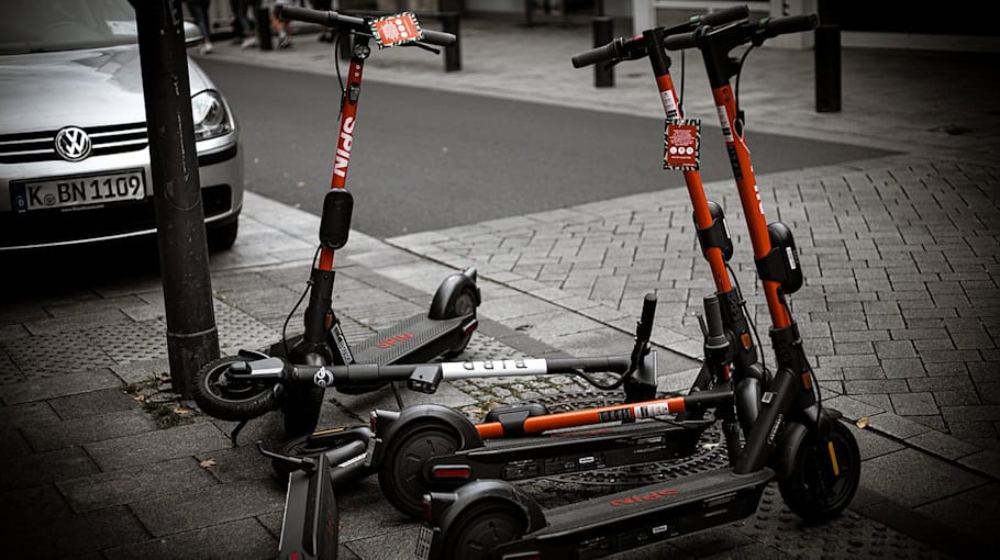 Betrunkener E-Roller-Fahrer stürzt in Freital