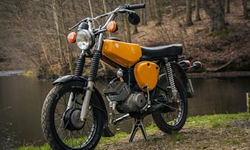 Mopedfahrer prallt gegen Anhänger – 15-Jähriger schwer verletzt