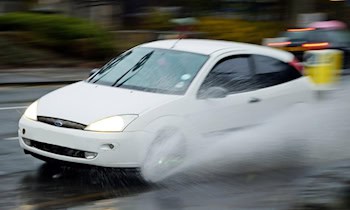 Aquaplaning-Unfall auf der A72 bei Weischlitz