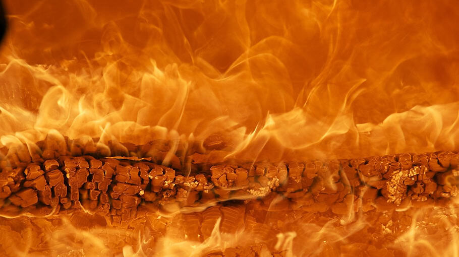 Brand an Garagentor und Rollcontainer in Oschatz