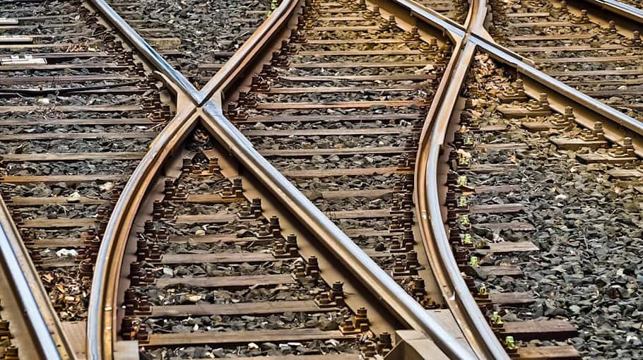 Seniorin stürzt in Straßenbahn in Dresden-Löbtau