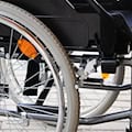 Krankenfahrstuhl überschlägt sich in Rothschönberg