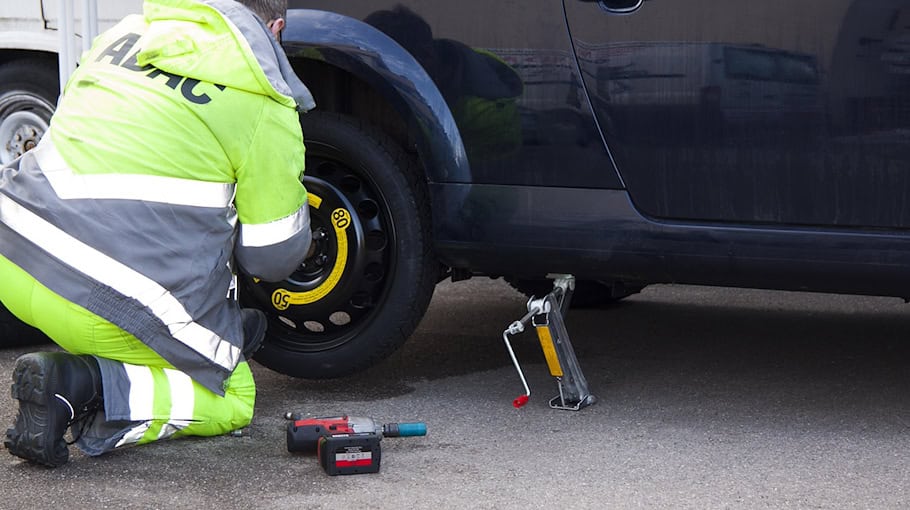 Lkw-Unfall durch geplatzten Reifen nahe Berbersdorf