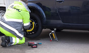 Lkw-Unfall durch geplatzten Reifen nahe Berbersdorf