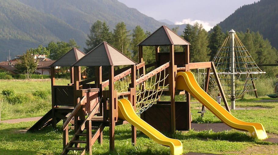 Körperliche Auseinandersetzung auf Spielplatz Lessingplatz