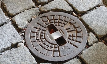 Gullydeckel ausgehoben in Bermsgrün