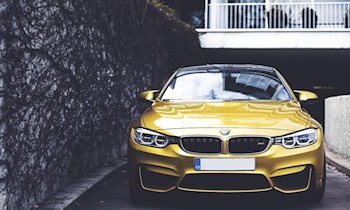 Blauer BMW in Plauen zerkratzt