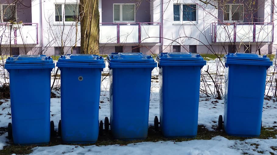 Mülltonne und Sperrmüll brennen in Zwickau