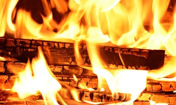 Brand beschädigt Hausfassaden in Freital-Pesterwitz