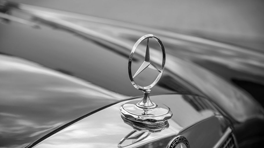 Mercedes-Stern in Freital gestohlen