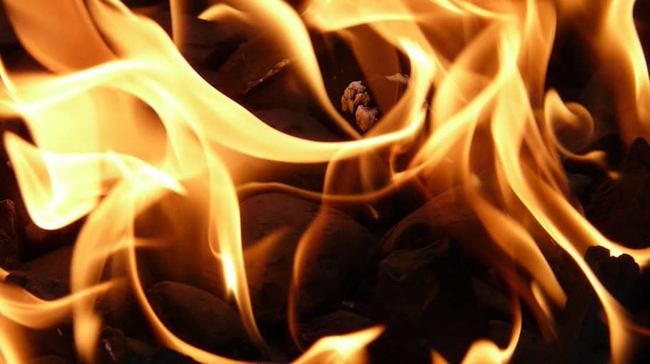 Brand in Kellerbox beschädigt Haus und Leitung
