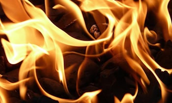 Brand in Kellerbox beschädigt Haus und Leitung