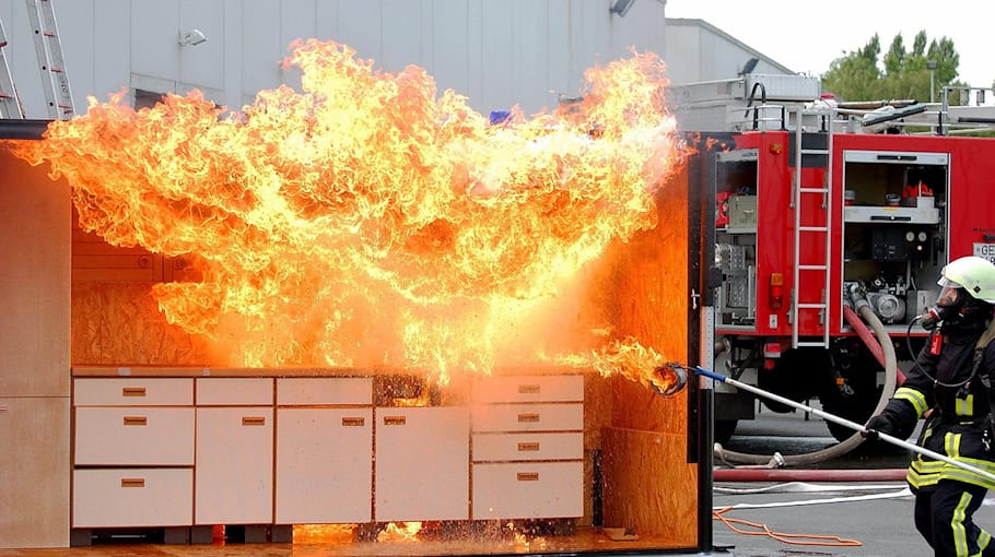 Küchenbrand in Mehrfamilienhaus in Freiberg