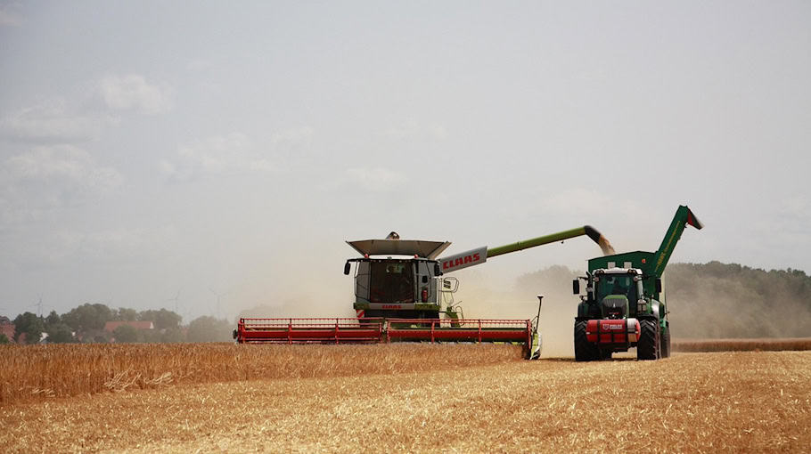 Unfallflucht in Grimma: Zeugen für Traktor-Kollision gesucht