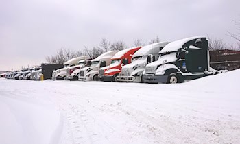 Lkw-Anhänger kollidiert mit Strommast in Hainichen-Gersdorf